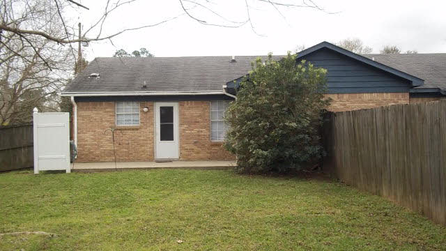 25121 Olive Street, Unit 2 Elberta, AL 36530 - Photo 2 of 8 Back yard