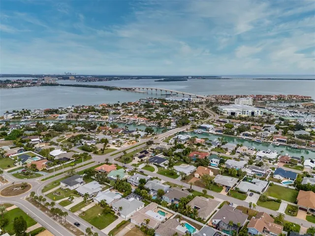 $675,000 | 337 7th Avenue North, Tierra Verde, FL 33715