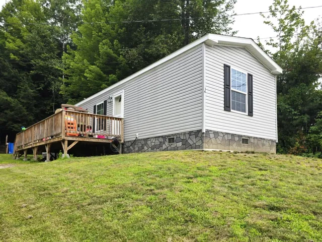 $159,900 | 14 Hilltop Manor Mobile Home Park, Littleton, NH 03561