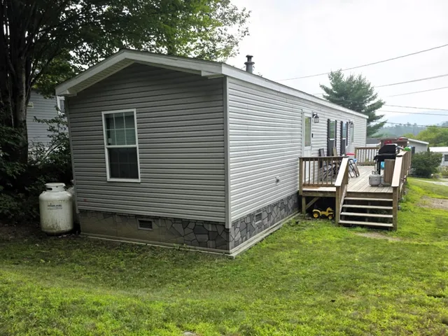 $159,900 | 14 Hilltop Manor Mobile Home Park, Littleton, NH 03561