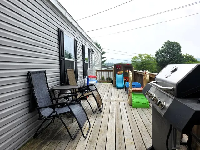 $159,900 | 14 Hilltop Manor Mobile Home Park, Littleton, NH 03561