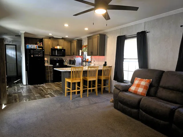 $159,900 | 14 Hilltop Manor Mobile Home Park, Littleton, NH 03561