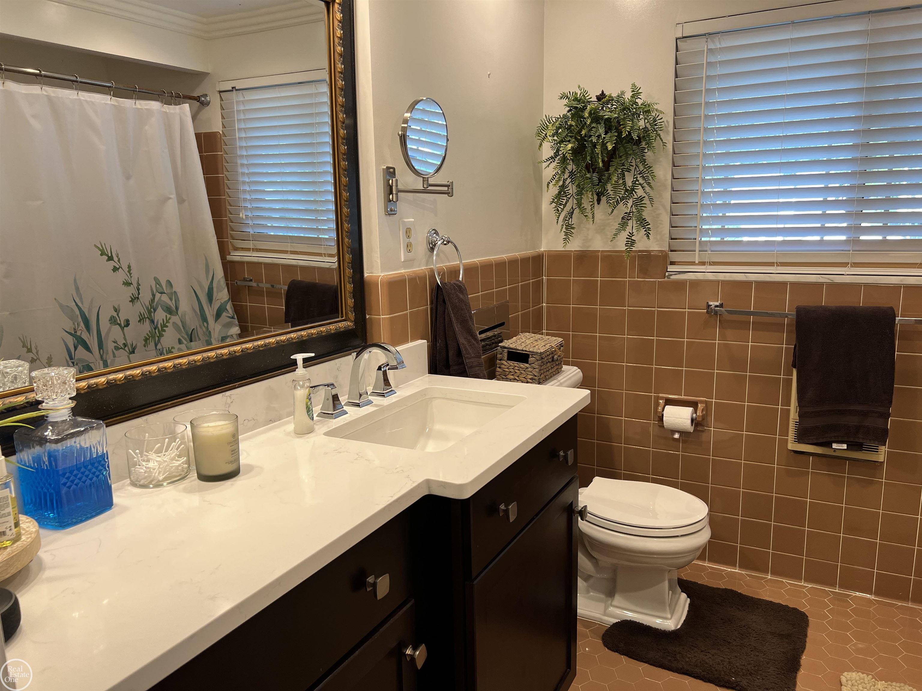 1870 Prestwick Road Grosse Pointe, MI 48236 - Photo 44 of 66 50155436-af76f8ec-4818-439b-a6e8-a2201262bb44.JPG