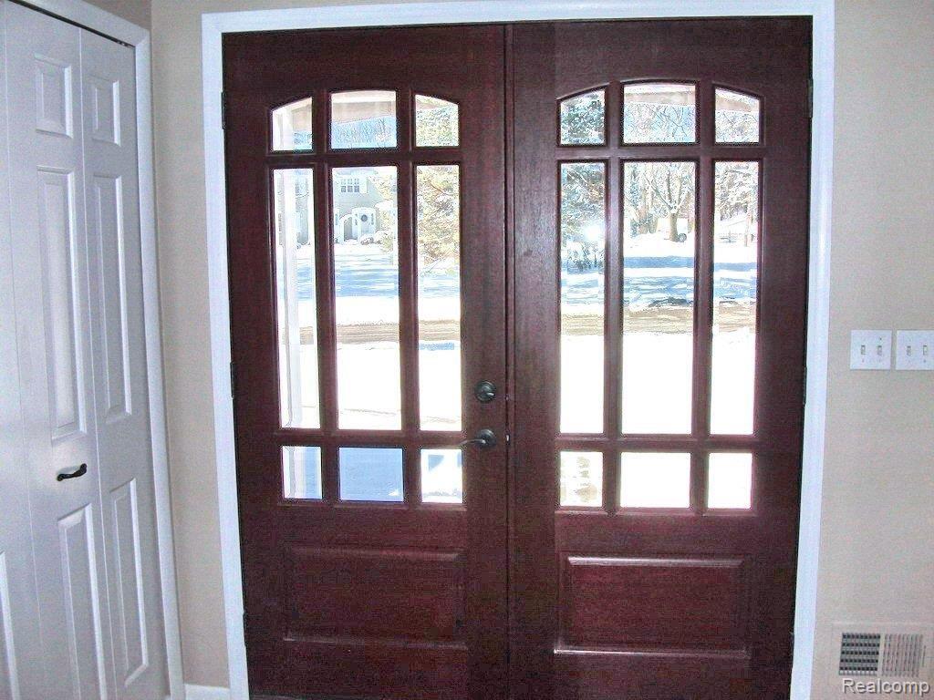 499 Dunston Road Bloomfield Hills, MI 48304 - Photo 2 of 11 Beautiful Front Entry Doors