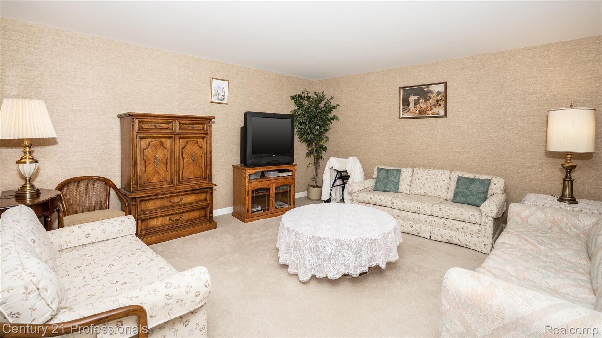 5076 Belmonte Drive, Unit 2 Rochester, MI 48306 - Photo 21 of 68 5076 Bellmonte Dr (28).jpg