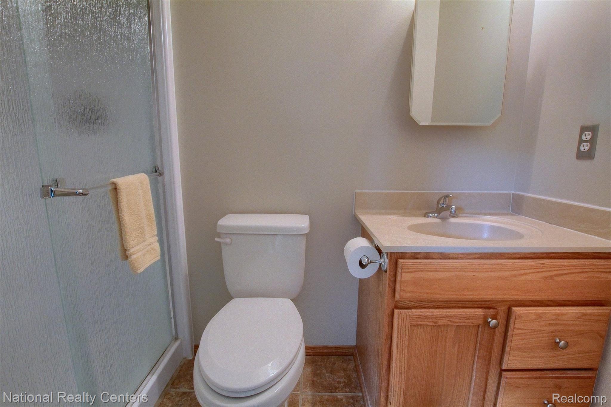 24540 Park Ridge Court Novi, MI 48375 - Photo 17 of 27 18-Master Bathroom.jpg