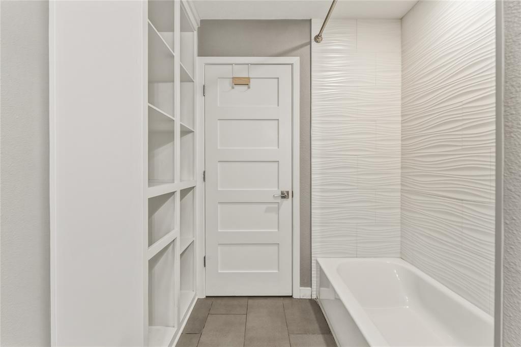 4600 Cedar Mountain Drive Waco, TX 76708 - Photo 26 of 40 a bathroom with a bathtub and shower