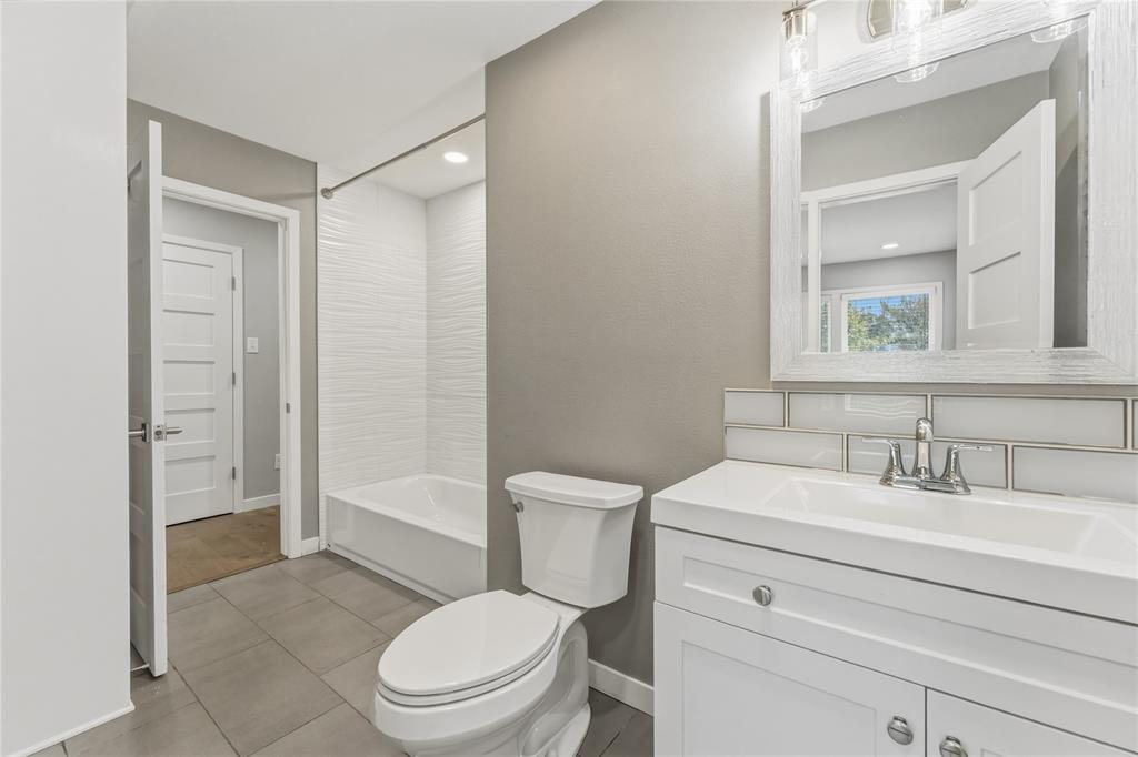 4600 Cedar Mountain Drive Waco, TX 76708 - Photo 27 of 40 a bathroom with a sink a toilet and shower