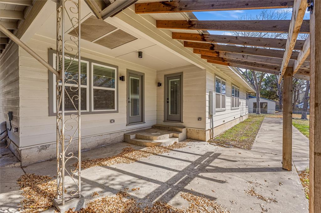 4600 Cedar Mountain Drive Waco, TX 76708 - Photo 32 of 40 a view of a house with wooden floor and windows