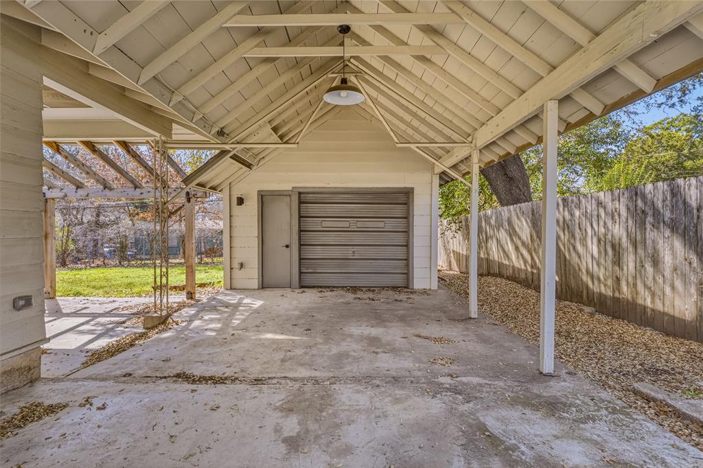 4600 Cedar Mountain Drive Waco, TX 76708 - Photo 34 of 40 a view of a house with a backyard and a tub