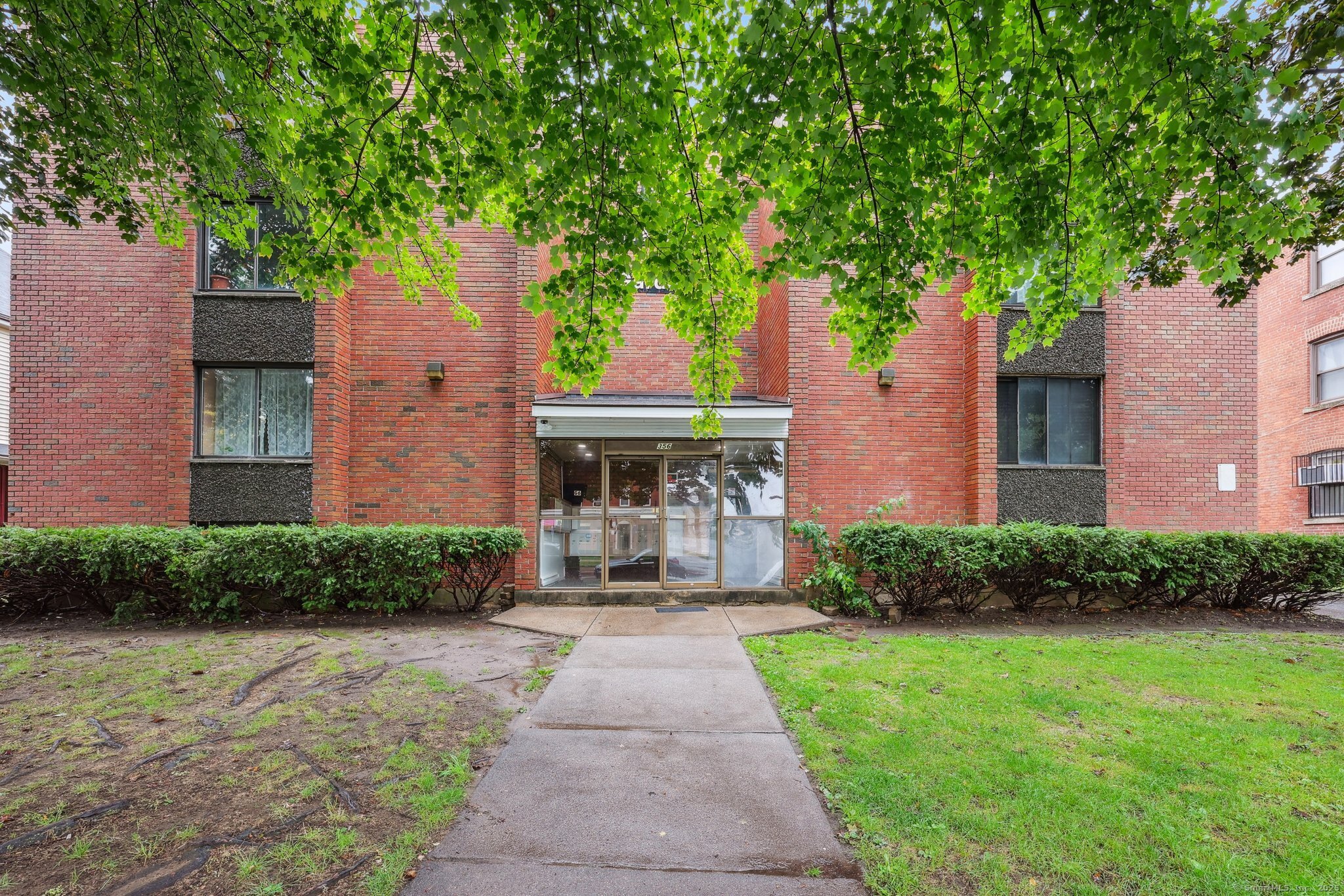 356 Franklin Avenue, Unit A4 Hartford, CT 06114 - Photo 1 of 21 a front view of a house with yard and green space