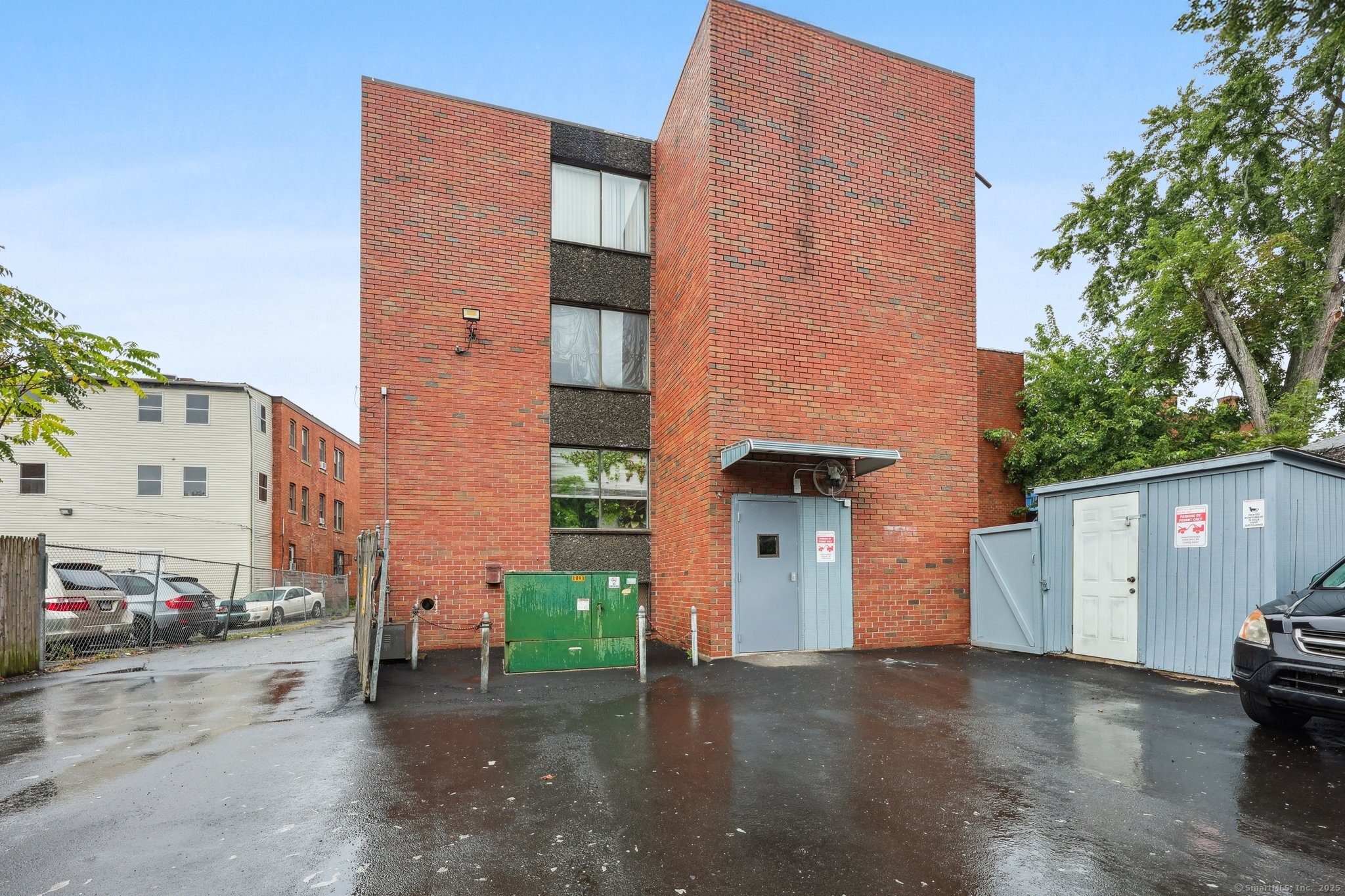 356 Franklin Avenue, Unit A4 Hartford, CT 06114 - Photo 21 of 21 a view of a street with building
