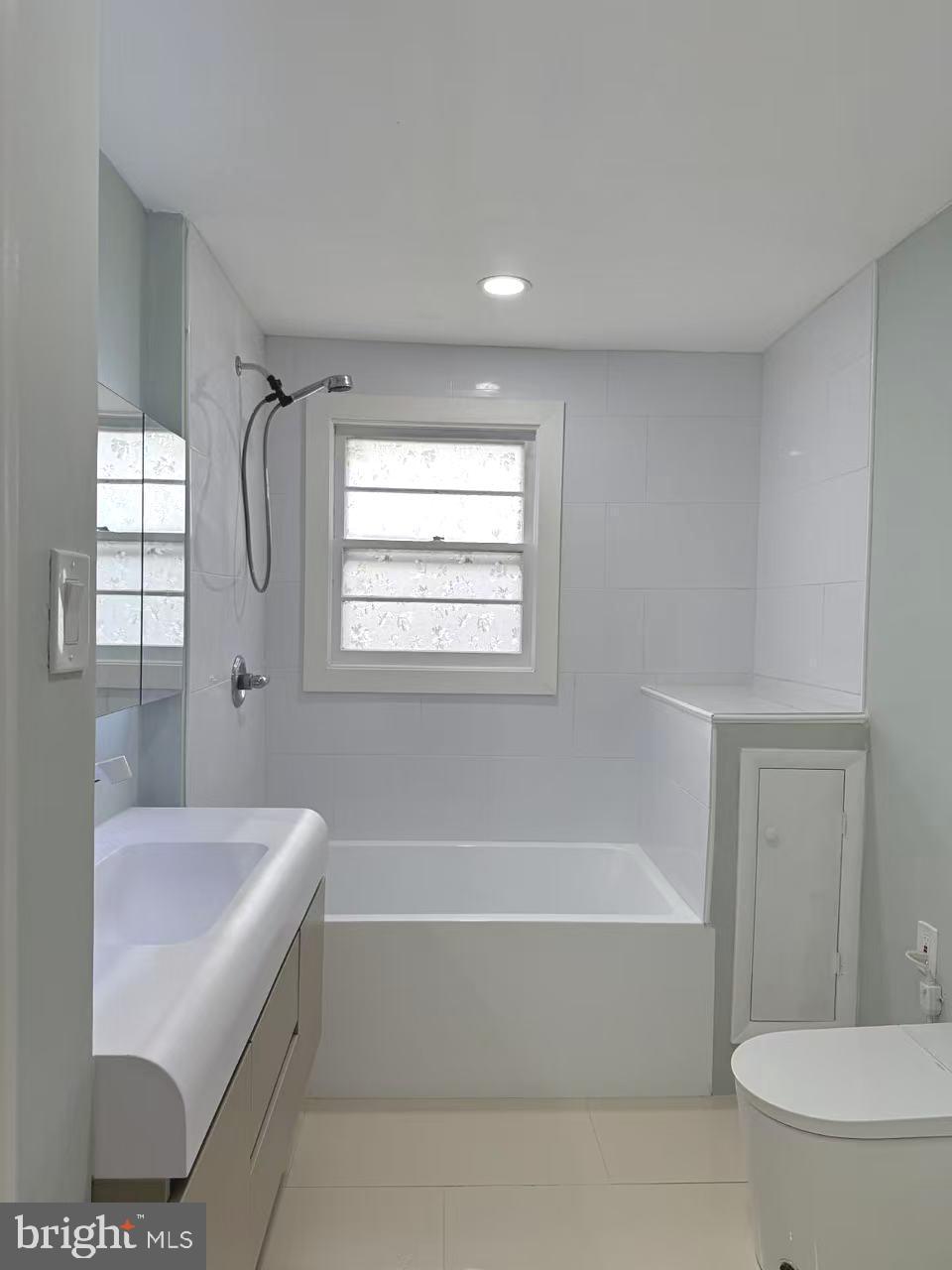 4529 Robin Road Newfield, NJ 08344 - Photo 14 of 39 a bathroom with a bathtub and a toilet