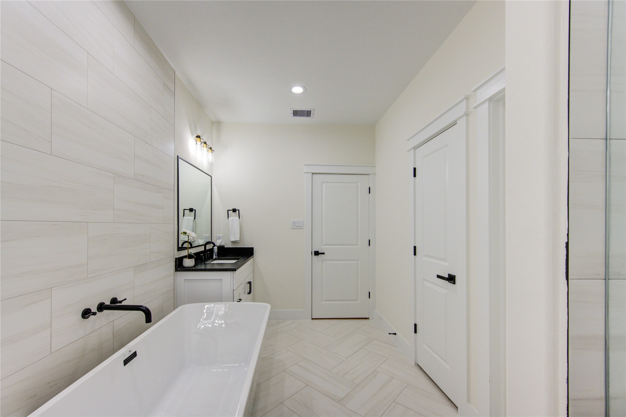 3406 Garapan Street, Unit A Houston, TX 77091 - Photo 35 of 44 a spacious bathroom with a bathtub and a shower
