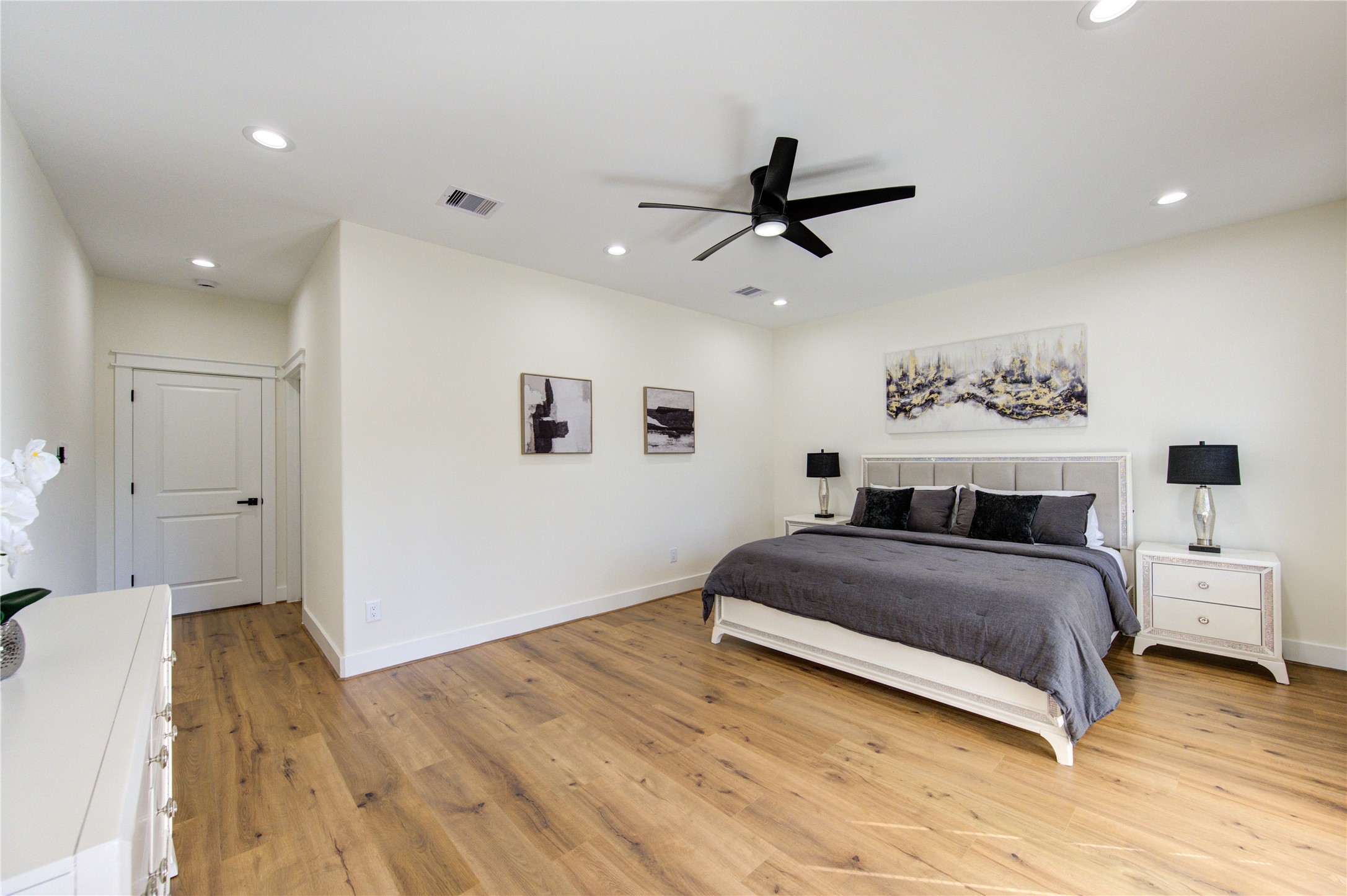 3406 Garapan Street, Unit A Houston, TX 77091 - Photo 40 of 44 a spacious bedroom with a bed and a ceiling fan