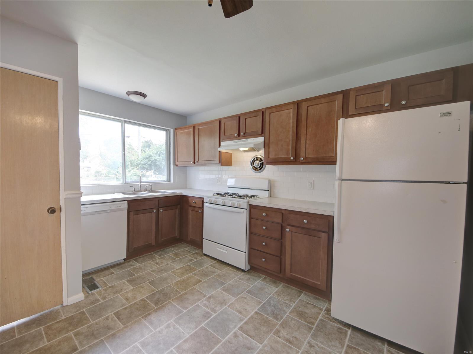 3330 Cavan Drive St. Ann, MO 63074 - Photo 5 of 15