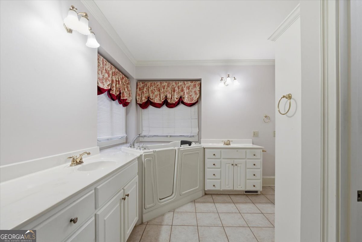 2040 Wynbrooke Place Madison, GA 30650 - Photo 12 of 60 a view of cabinets with sink