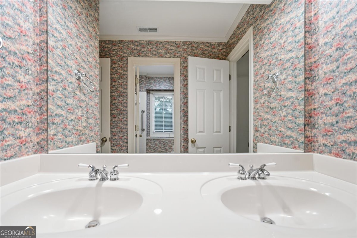 2040 Wynbrooke Place Madison, GA 30650 - Photo 30 of 60 a bathroom with a sink and a mirror