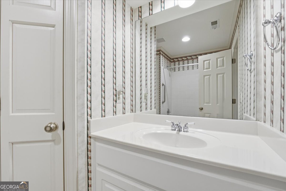 2040 Wynbrooke Place Madison, GA 30650 - Photo 36 of 60 a bathroom with a bathtub and a sink