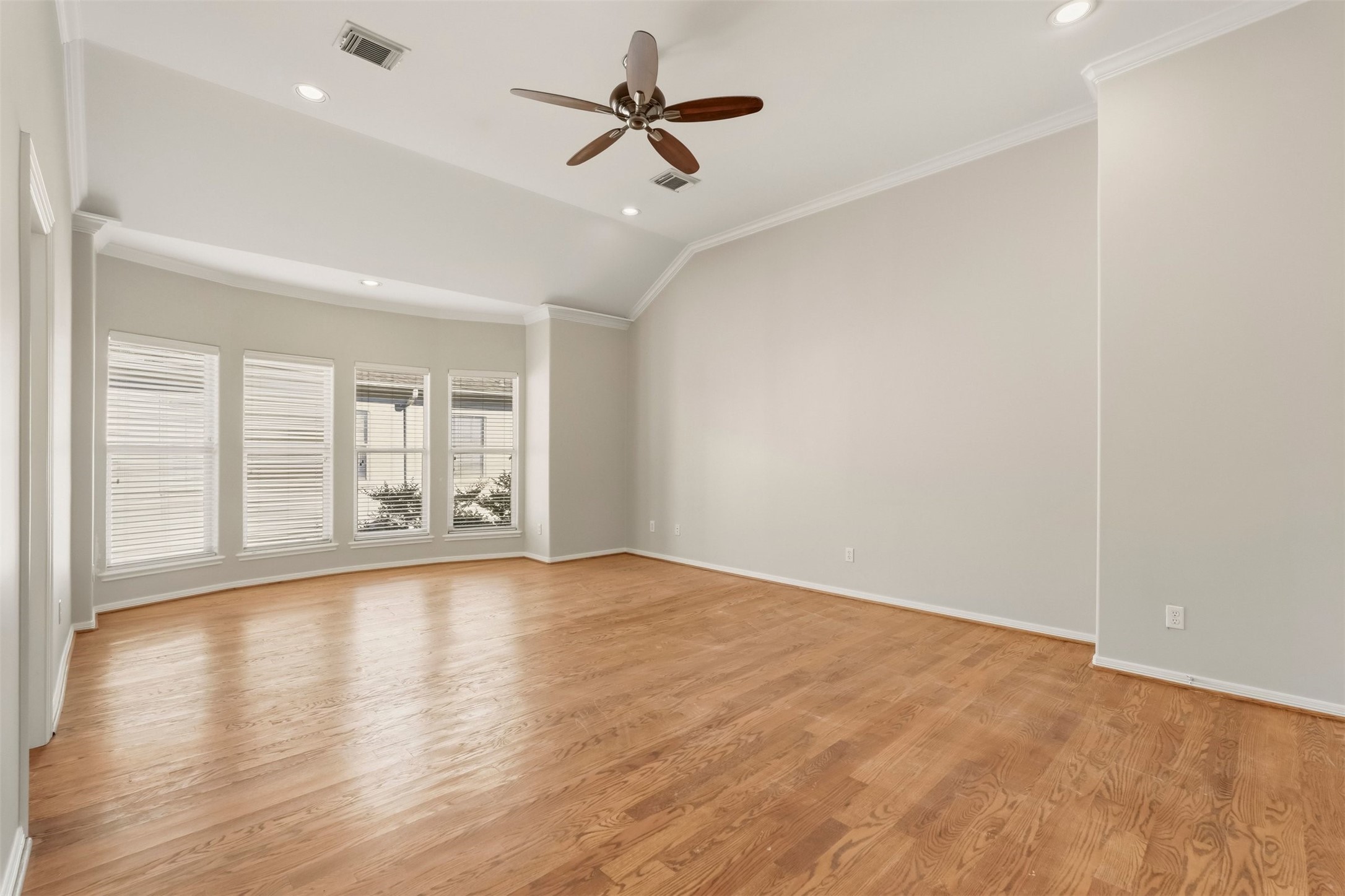 822 Stuart Street Houston, TX 77006 - Photo 22 of 27