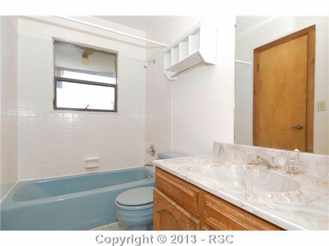 560 Northfield Road Colorado Springs, CO 80919 - Photo 14 of 21 Jack and Jill bathroom