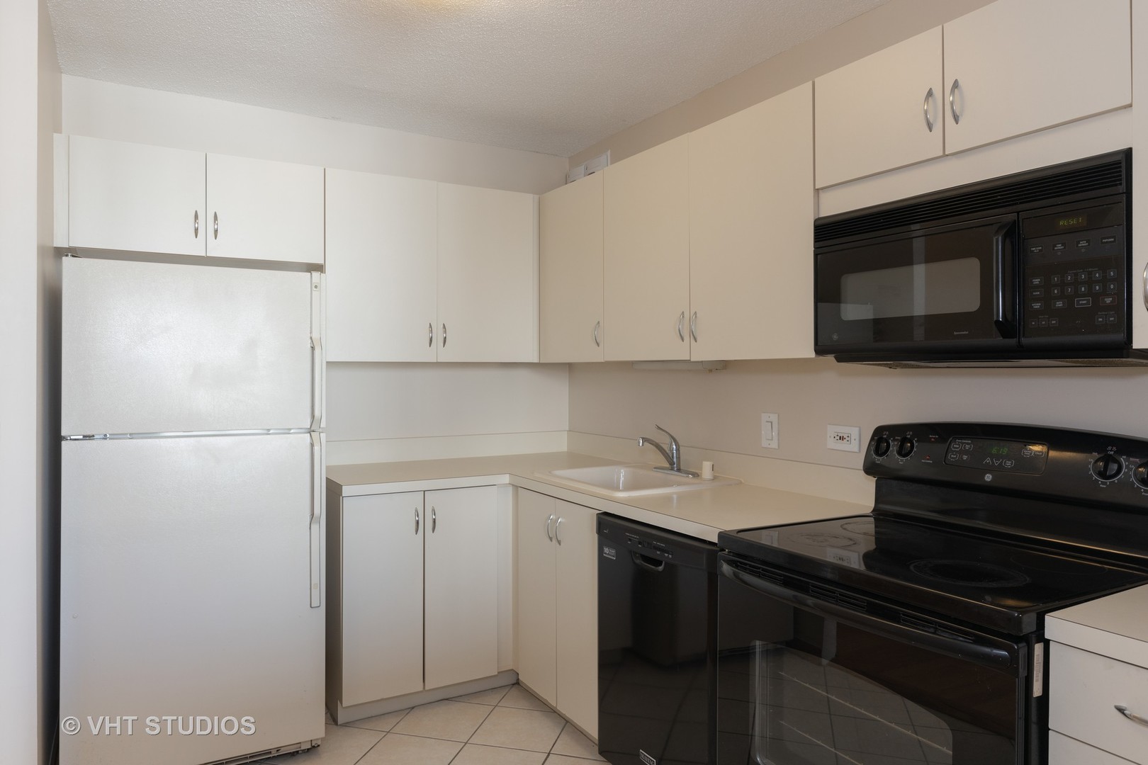 405 North Wabash Avenue, Unit 1701 Chicago, IL 60611 - Photo 3 of 13 a kitchen with a sink and a stove top oven