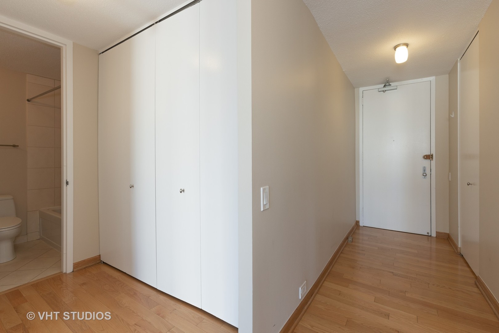 405 North Wabash Avenue, Unit 1701 Chicago, IL 60611 - Photo 5 of 13 a view of hallway with closet