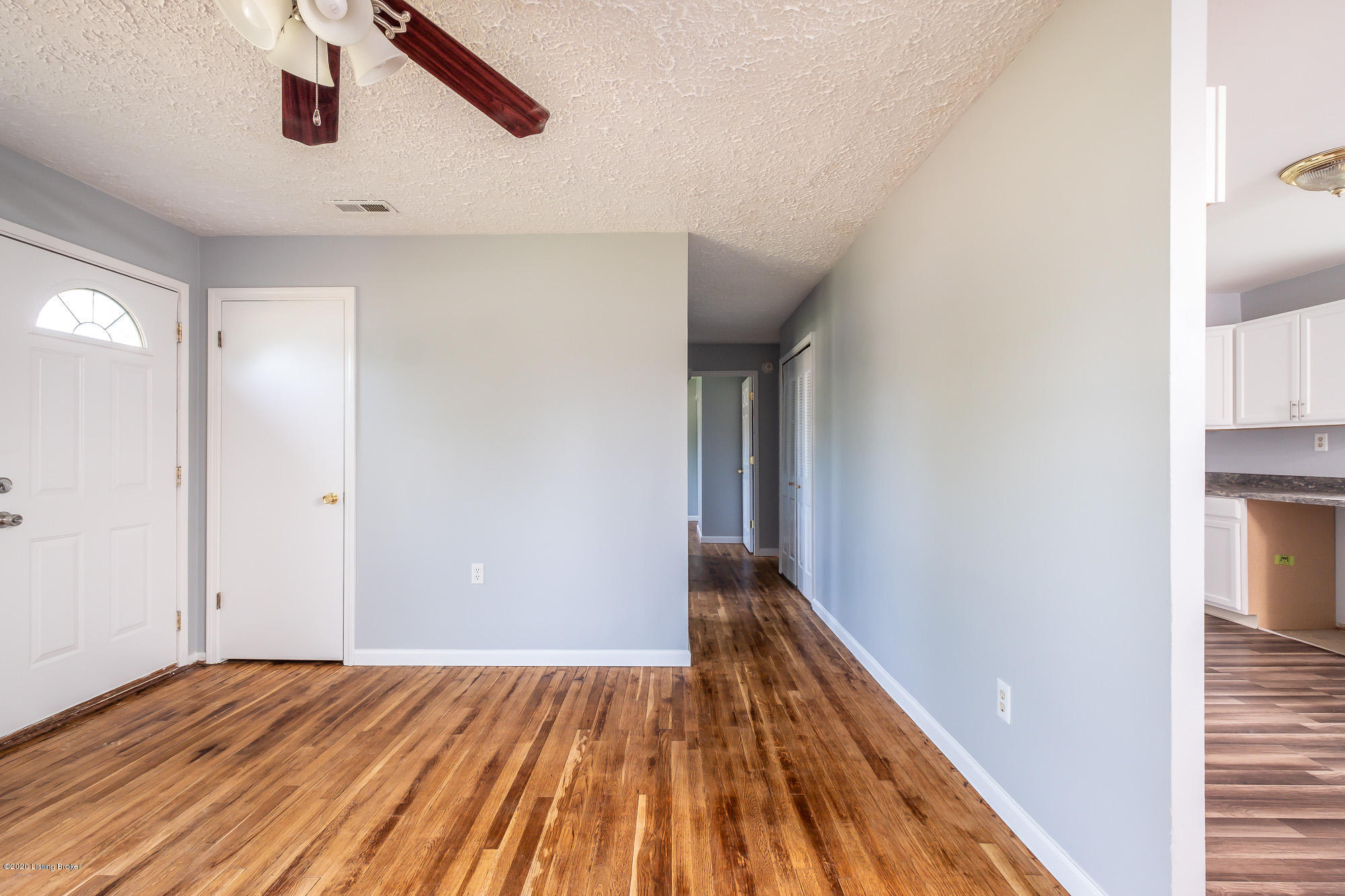 9107 New Maple Road Louisville, KY 40229 - Photo 5 of 26 View to the Hall
