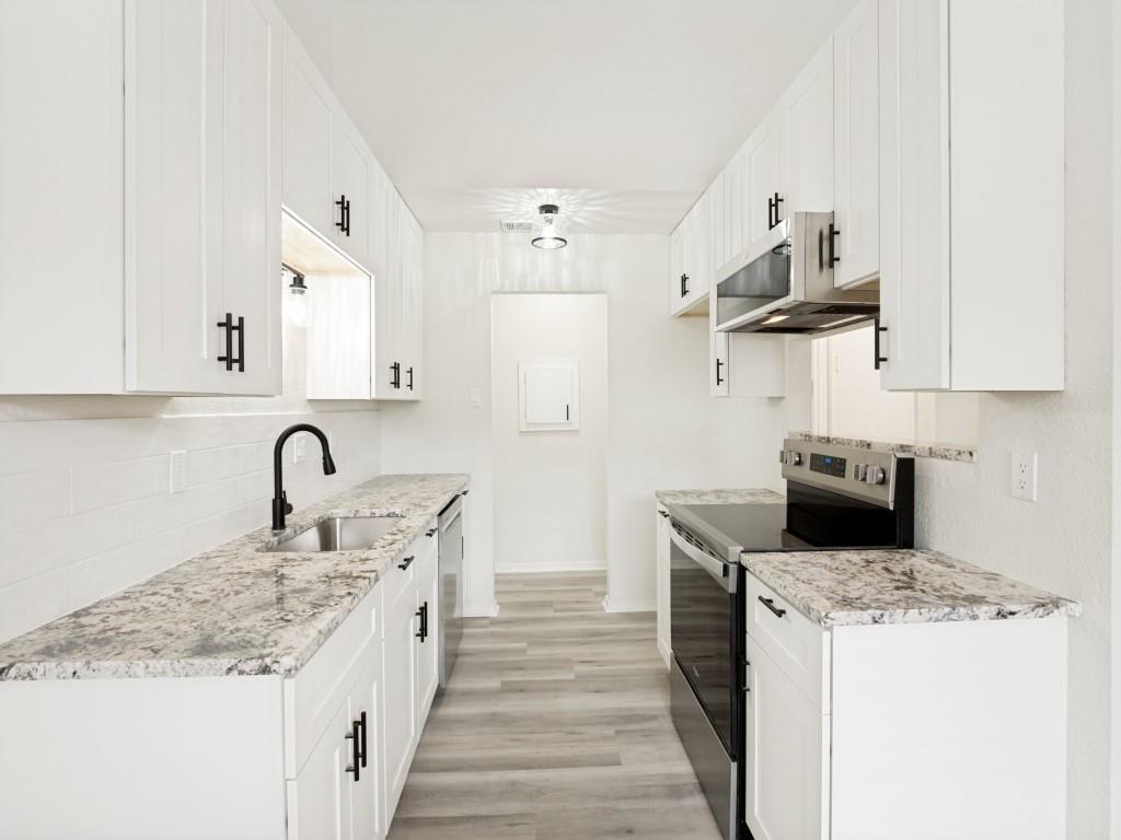 2240 Tarpley Road, Unit 92 Carrollton, TX 75006 - Photo 6 of 22 a kitchen with a sink stove and refrigerator