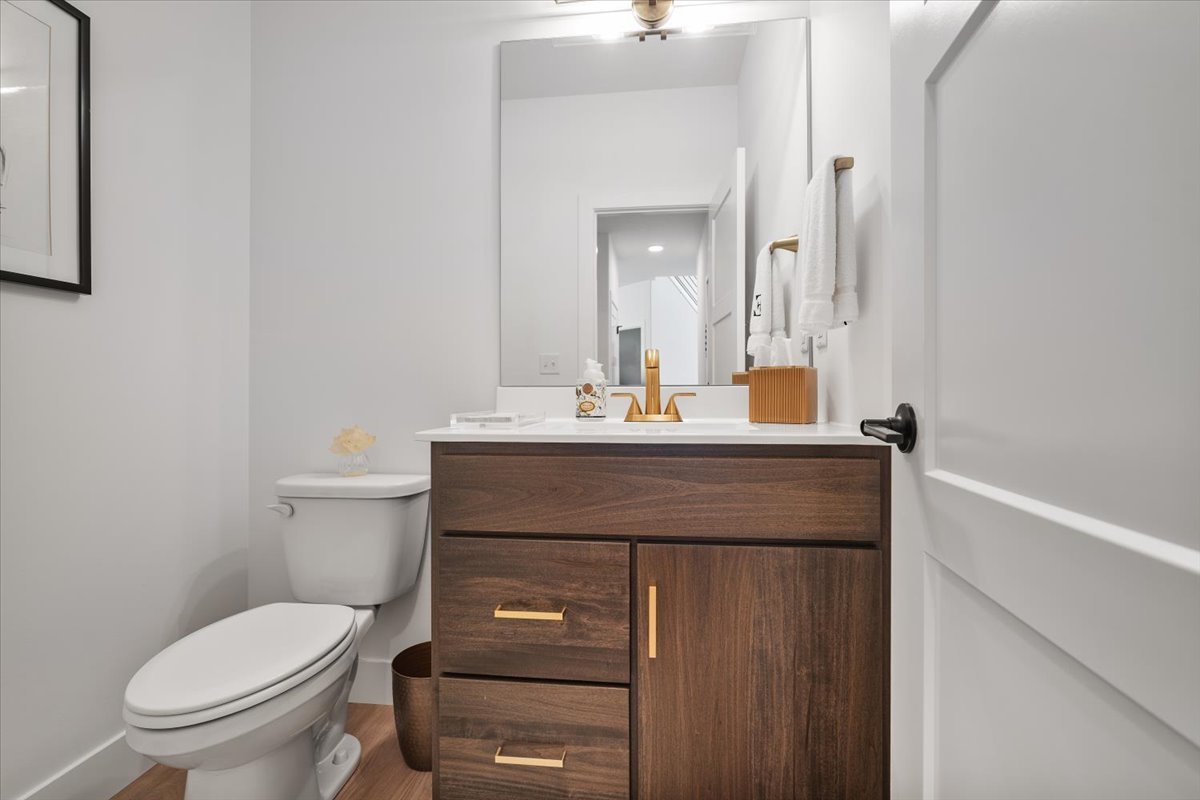 5305 Finlen Lane Bloomington, IL 61705 - Photo 18 of 42 a bathroom with a toilet sink vanity and mirror