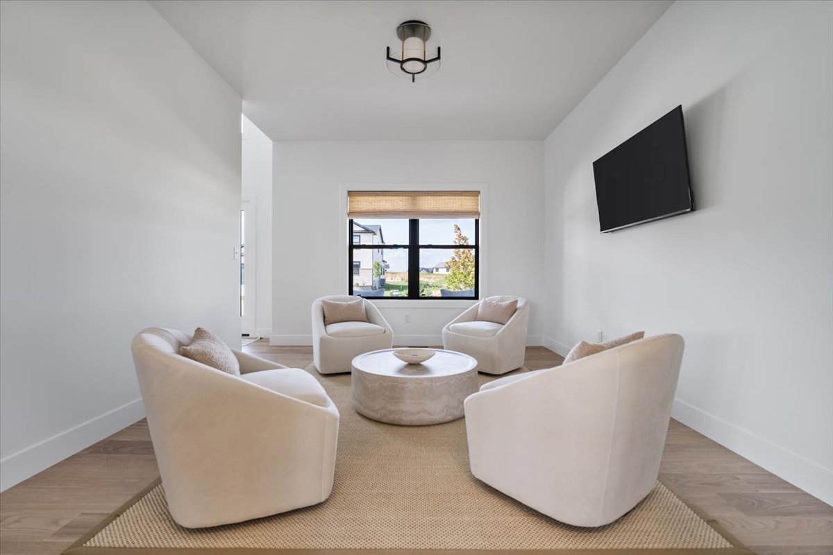 5305 Finlen Lane Bloomington, IL 61705 - Photo 19 of 42 a living room with furniture and a flat screen tv
