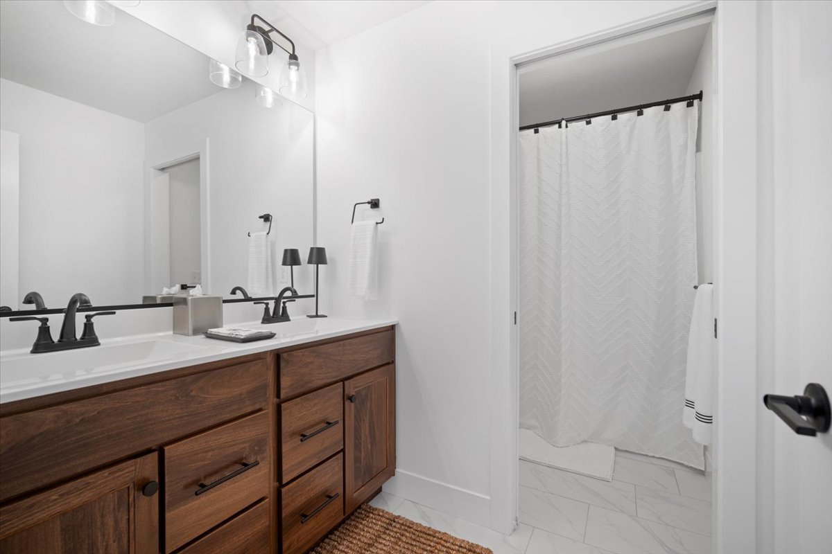 5305 Finlen Lane Bloomington, IL 61705 - Photo 32 of 42 a bathroom with a double vanity sink and mirror