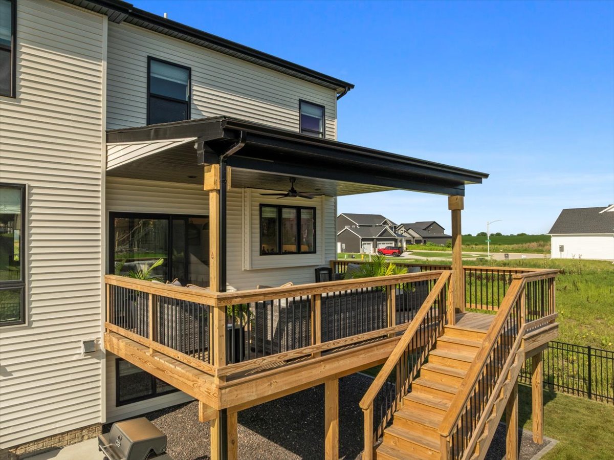 5305 Finlen Lane Bloomington, IL 61705 - Photo 40 of 42 a view of a balcony with wooden floor and fence