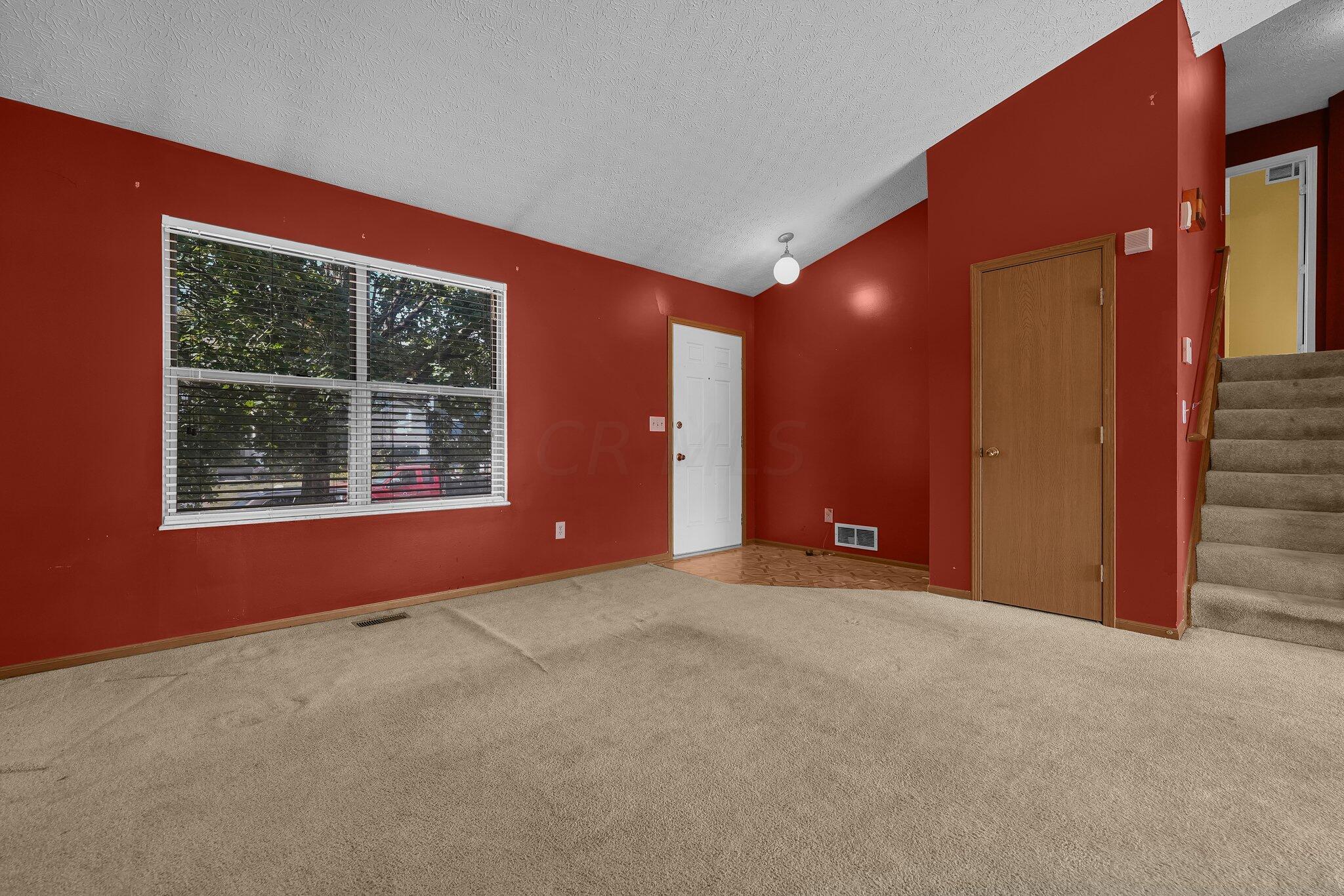 2718 Raphael Drive Columbus, OH 43232 - Photo 6 of 33 15-web-or-mls-2718-raphael-dr