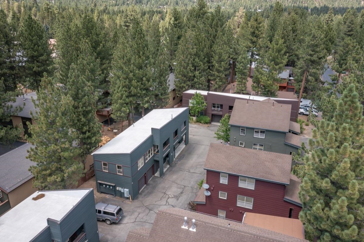 550 Mono Street, Unit C202 Mammoth Lakes, CA 93546 - Photo 24 of 36 an aerial view of a house