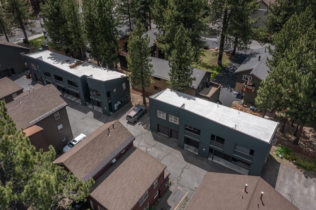 550 Mono Street, Unit C202 Mammoth Lakes, CA 93546 - Photo 26 of 36 an aerial view of a house with a yard