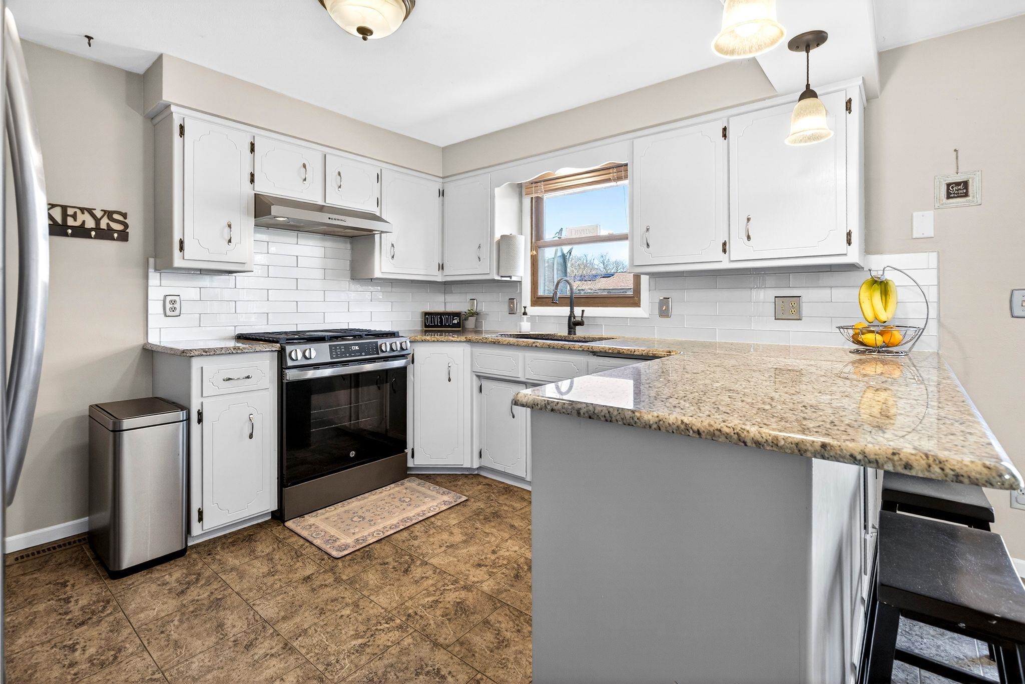 3008 East Bona Avenue Appleton, WI 54915 - Photo 11 of 54