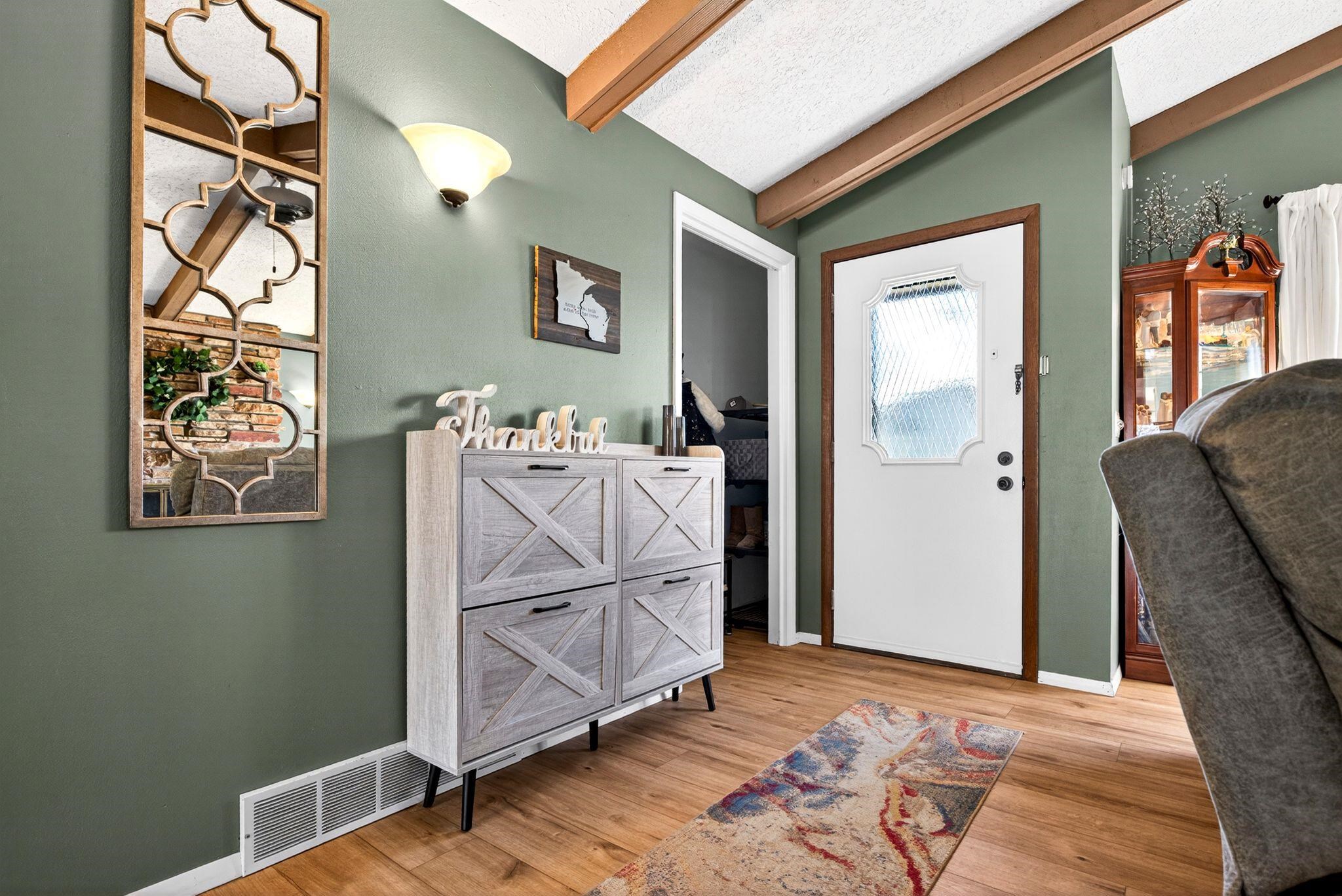 3008 East Bona Avenue Appleton, WI 54915 - Photo 6 of 54