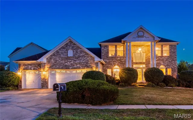 $685,000 | 16750 Benton Taylor Drive, Chesterfield, MO 63005