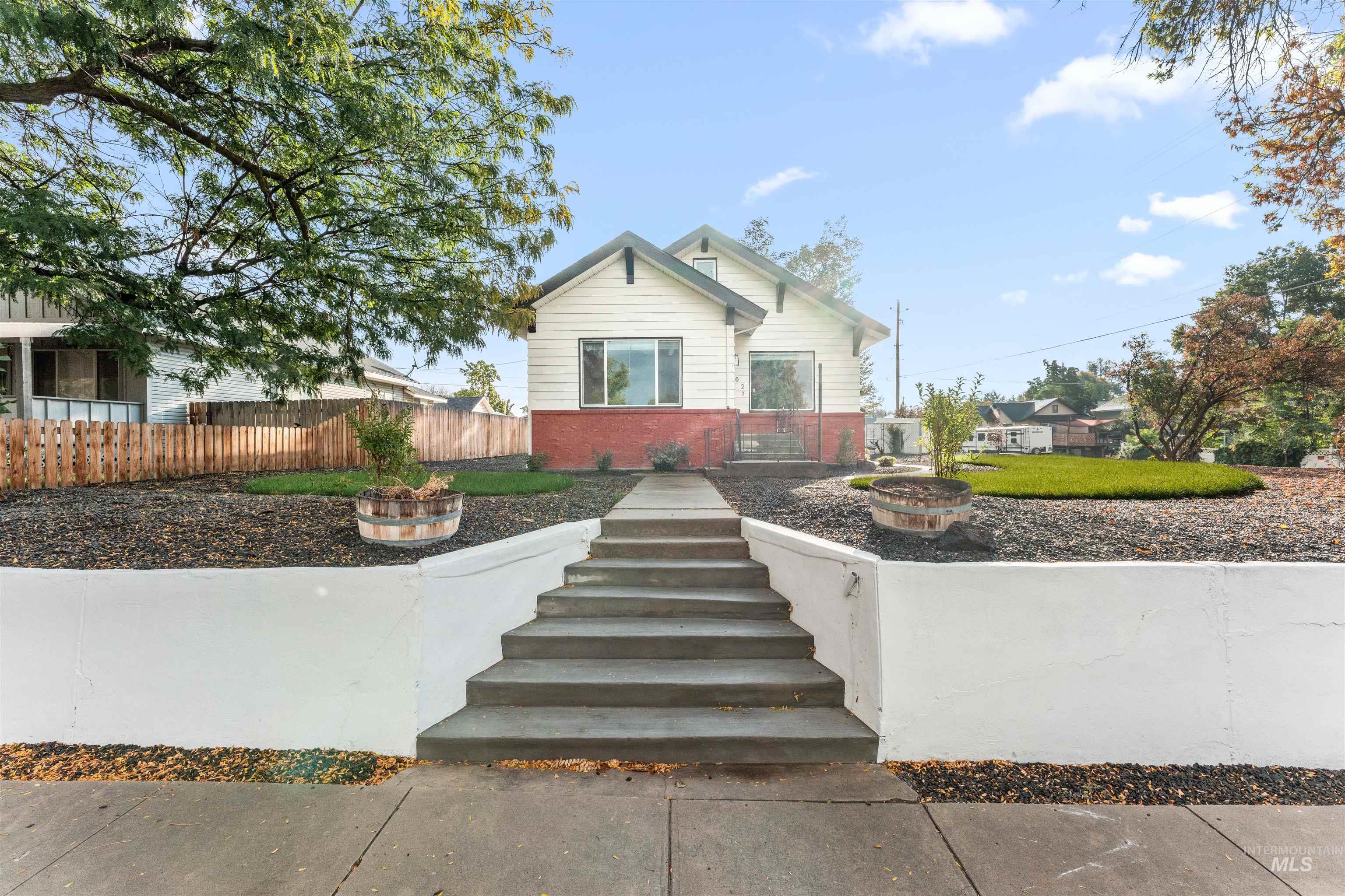 602 North 5th Street Parma, ID 83660 - Photo 3 of 48 Bungalow-style house with brick siding