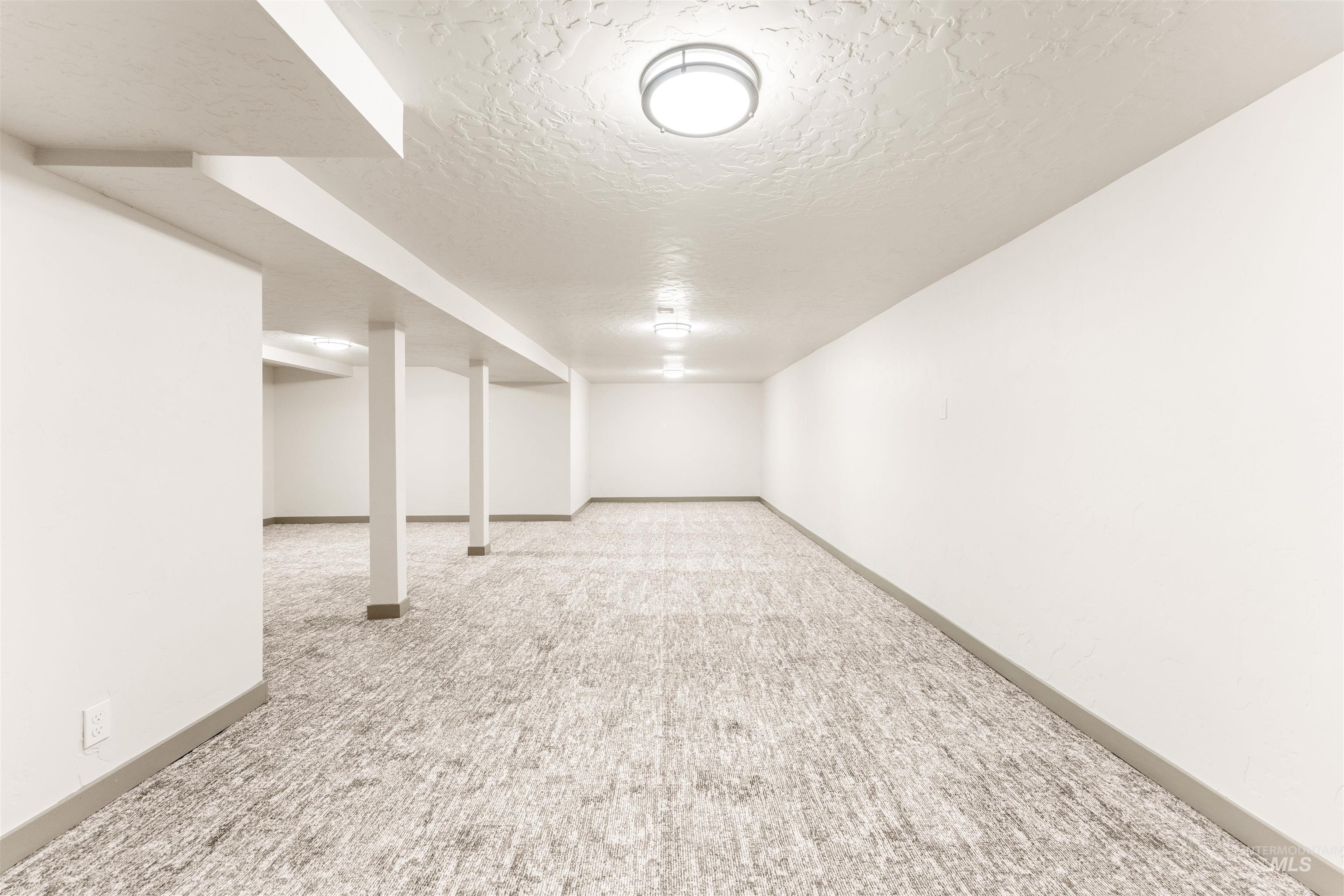 602 North 5th Street Parma, ID 83660 - Photo 46 of 48 Finished below grade area featuring a textured ceiling and light carpet