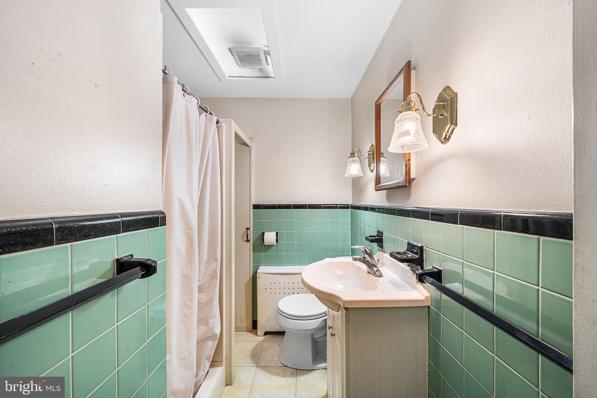 1322 Midland Road Conshohocken, PA 19428 - Photo 17 of 30 Full Bath