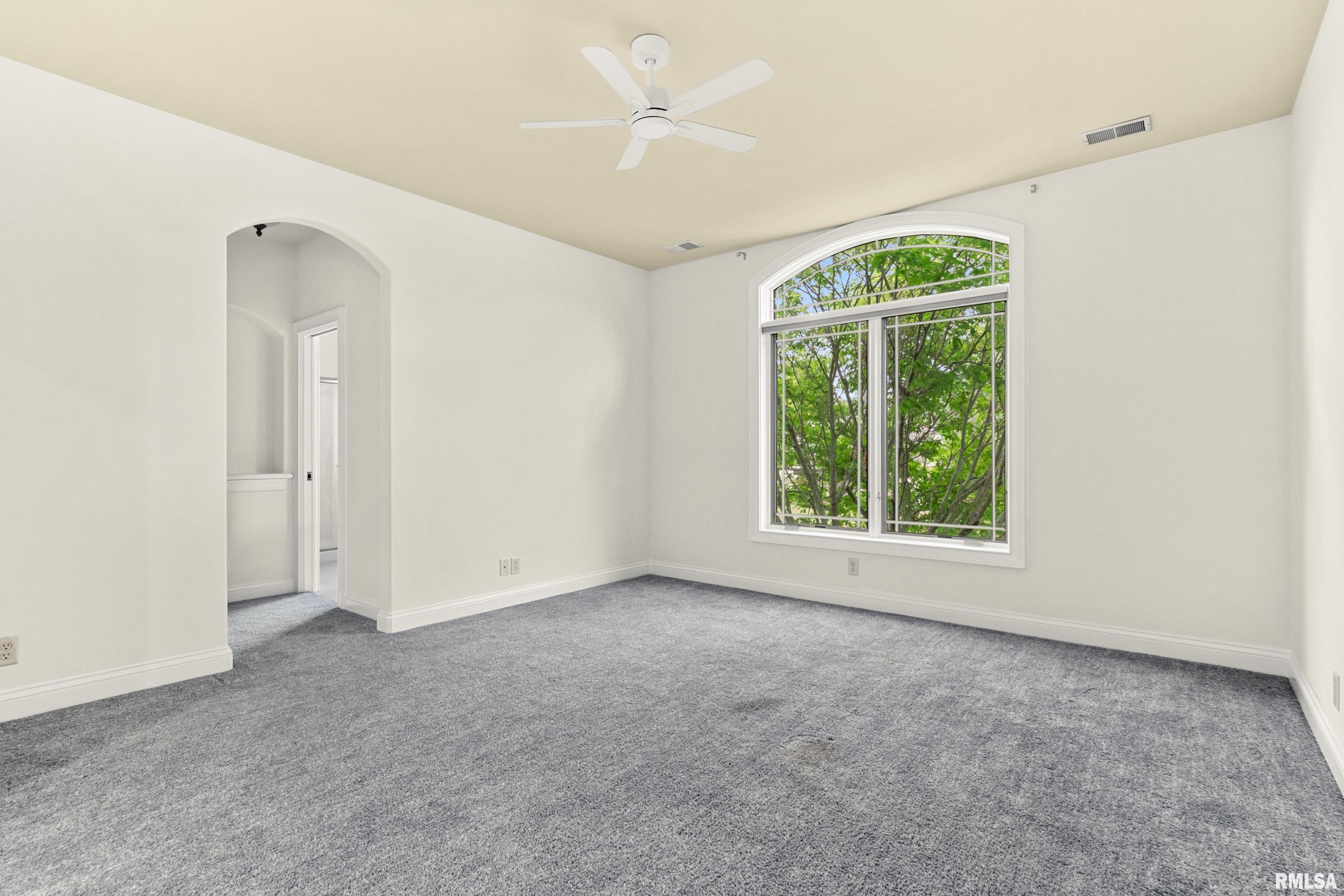 1811 Kern Road Washington, IL 61571 - Photo 46 of 95 Gallery Image 46