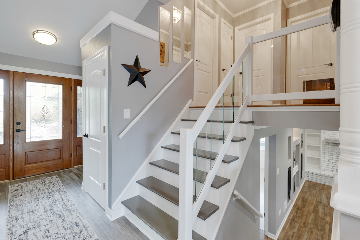 297 Mulberry Road Frankfort, IL 60423 - Photo 12 of 47 a view of entryway and hall with wooden floor