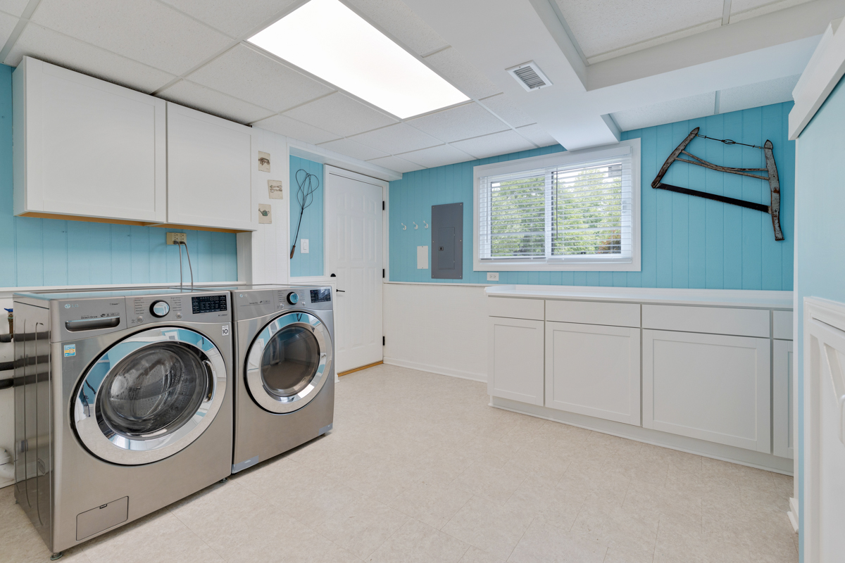 297 Mulberry Road Frankfort, IL 60423 - Photo 24 of 47 a utility room with sink dryer and washer