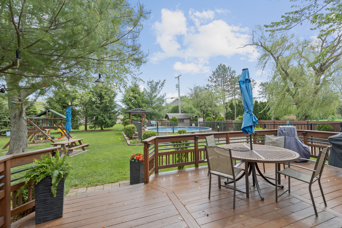 297 Mulberry Road Frankfort, IL 60423 - Photo 34 of 47 a view of a chairs and table in the patio