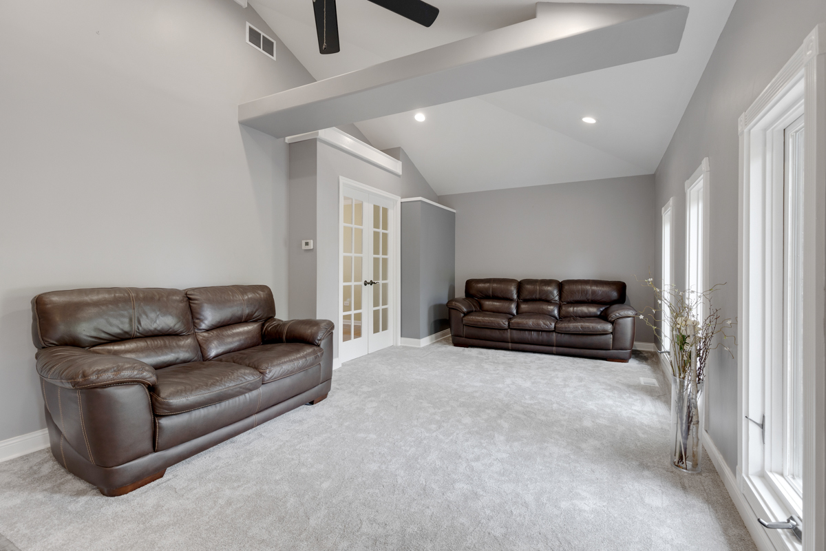 297 Mulberry Road Frankfort, IL 60423 - Photo 7 of 47 a living room with furniture and a couch