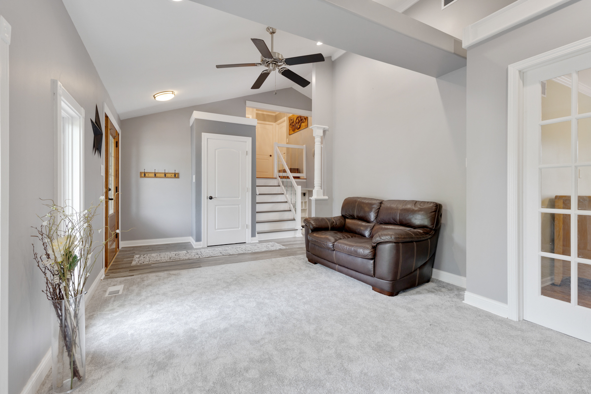 297 Mulberry Road Frankfort, IL 60423 - Photo 8 of 47 a living room with furniture and a ceiling fan