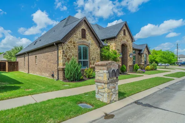 $569,000 | 1208 Yosemite Way, Burleson, TX 76028