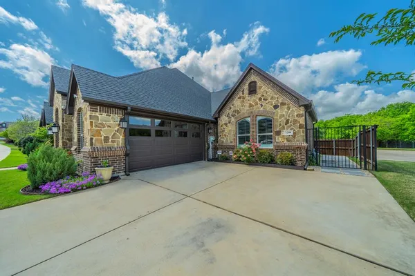 $569,000 | 1208 Yosemite Way, Burleson, TX 76028